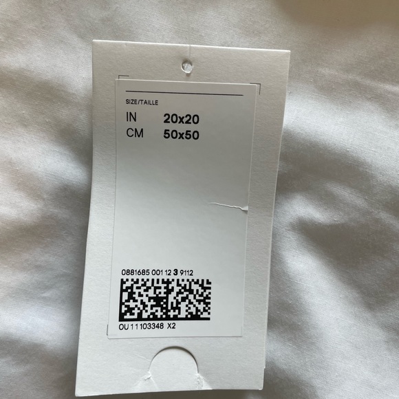 pair of two H&M home 20 x 20 throw cushions - Picture 4 of 5